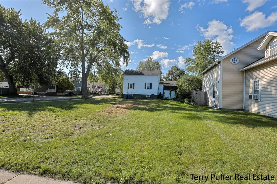  519 N 5th, Grand Haven, MI 49417 photo 2