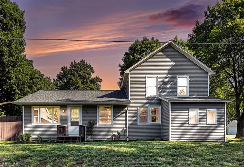621 State, Vicksburg, MI 49097