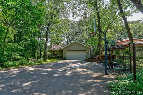 107 Division, Holland, MI 49424