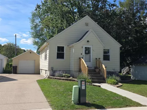 734 Plainfield, Zeeland, MI 49464