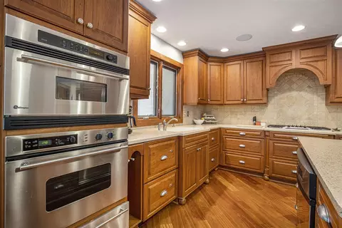 Kitchen - 7384 Thorncrest, Ada, MI 49301 photo 4 of 6