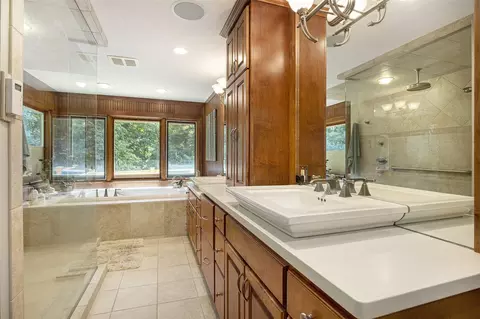 Bath - 7384 Thorncrest, Ada, MI 49301 photo 4 of 6