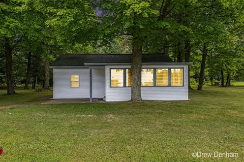 548 W Houghton Lk, Lake City, MI 49651