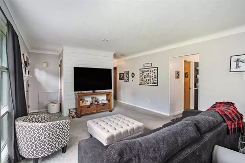 1050 Bronson, Plainwell, MI 49080 photo 4