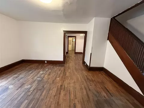 Living - 132 N Gorham, Jackson, MI 49202 photo 2 of 4