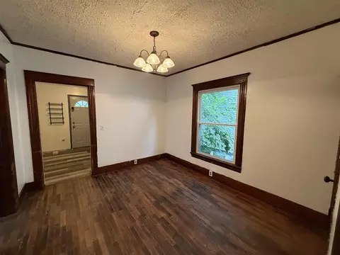 Living - 132 N Gorham, Jackson, MI 49202 photo 3 of 4