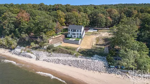 2576 Lakeshore, Fennville, MI 49408