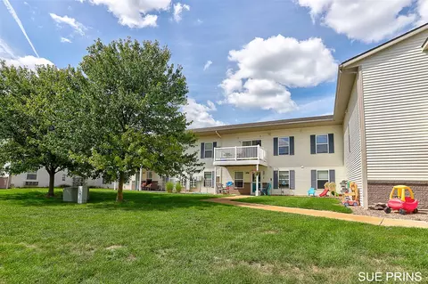 5668 E Town #7, Hudsonville, MI 49426