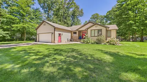 1024 Bear Lk, Muskegon, MI 49445