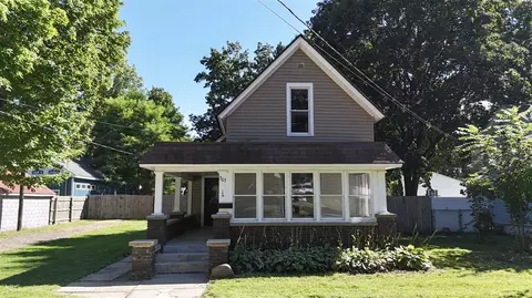 303 W Wayne, Dowagiac, MI 49047