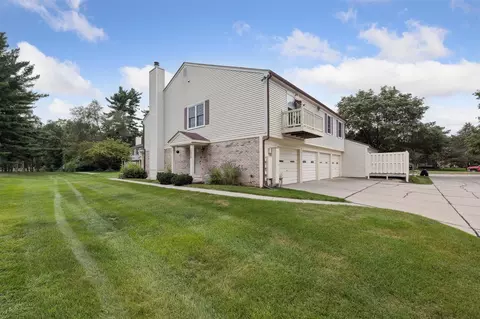 2048 Hidden Mdws #D, Walled Lake, MI 48390