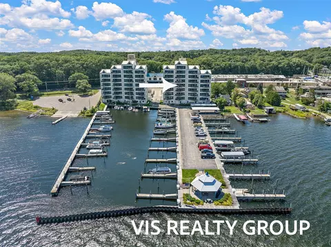 2964 Lakeshore #W402, Muskegon, MI 49441