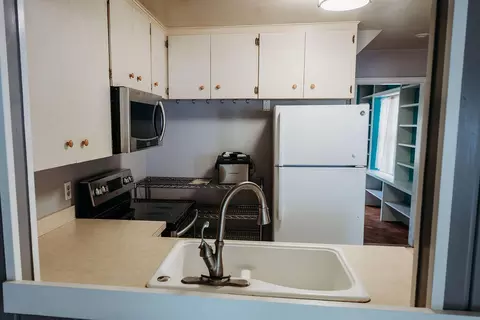 Kitchen - 356 Parchmount, Parchment, MI 49004 photo 3 of 4