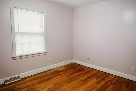 Bedroom - 356 Parchmount, Parchment, MI 49004 photo 6 of 11