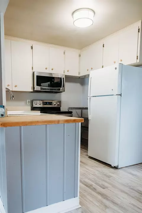 Kitchen - 356 Parchmount, Parchment, MI 49004 photo 2 of 4