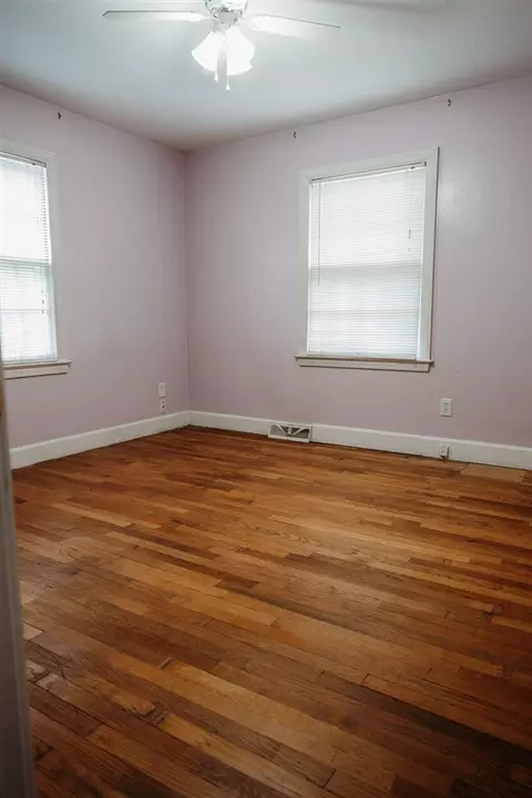 Bedroom - 356 Parchmount, Parchment, MI 49004 photo 4 of 11