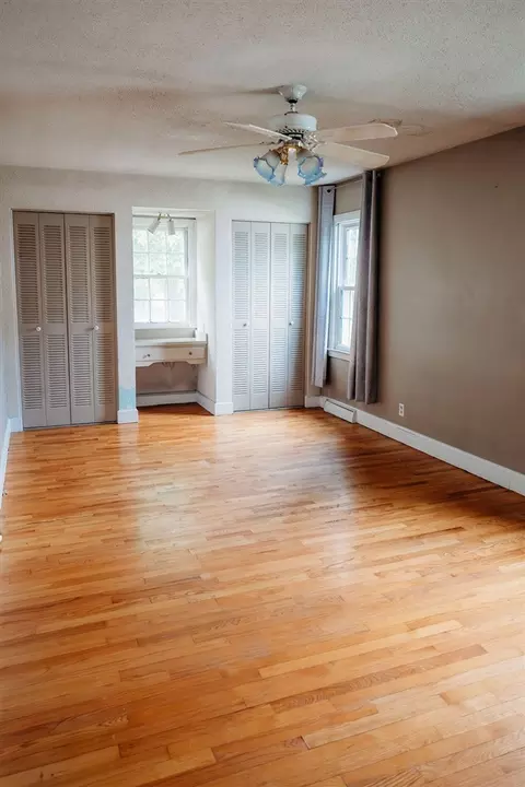 Bedroom - 356 Parchmount, Parchment, MI 49004 photo 2 of 11