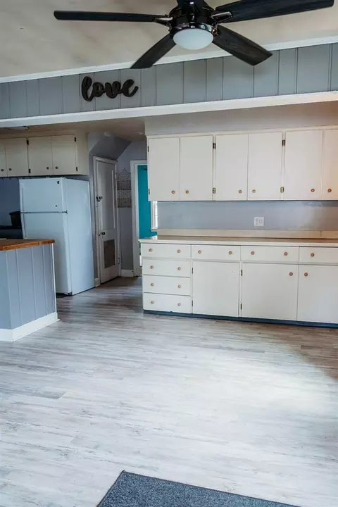 Kitchen - 356 Parchmount, Parchment, MI 49004 photo 1 of 4