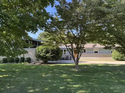 722 Landsdowne, Portage, MI 49002