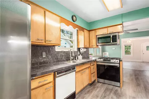 Kitchen - 148 Walcott, Jackson, MI 49203 photo 3 of 3