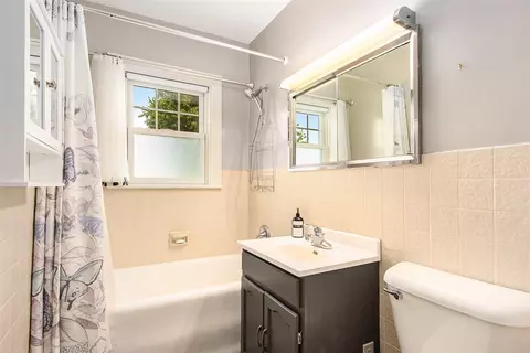 Bath - 148 Walcott, Jackson, MI 49203 photo 1 of 1