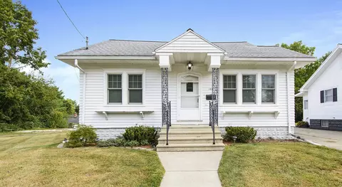 148 Walcott, Jackson, MI 49203