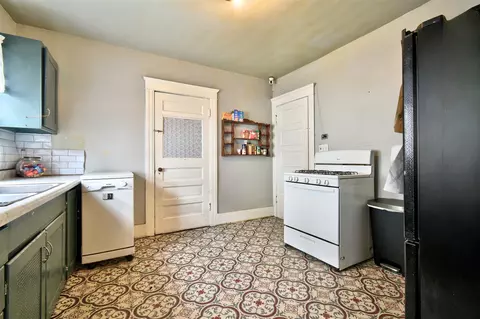 Kitchen - 127 Damon, Jackson, MI 49203 photo 4 of 6