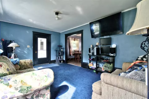 Living - 127 Damon, Jackson, MI 49203 photo 2 of 4