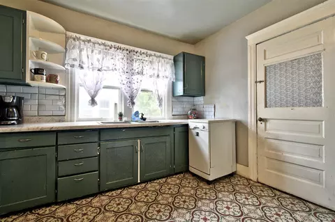 Kitchen - 127 Damon, Jackson, MI 49203 photo 2 of 6