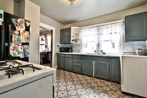 Kitchen - 127 Damon, Jackson, MI 49203 photo 3 of 6