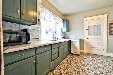 Kitchen - 127 Damon, Jackson, MI 49203 photo 6 of 6