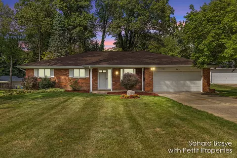 15 Birch Hl, Battle Creek, MI 49015