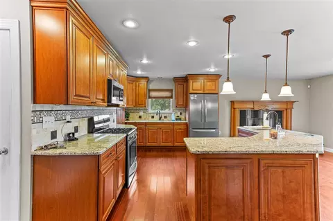 Kitchen - 47315 Royal, Macomb, MI 48044 photo 2 of 3