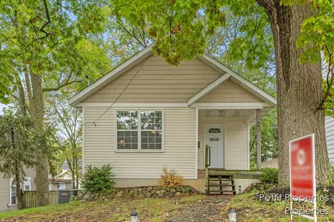 743 College, Grand Rapids, MI 49503
