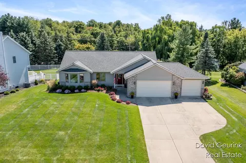 10446 Hunters Crk, Zeeland, MI 49464