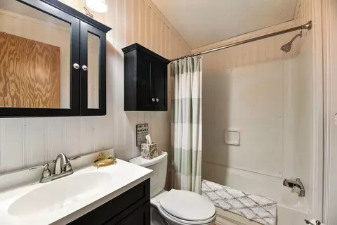 Bath - 25740 M-60, Cassopolis, MI 49031 photo 4 of 4