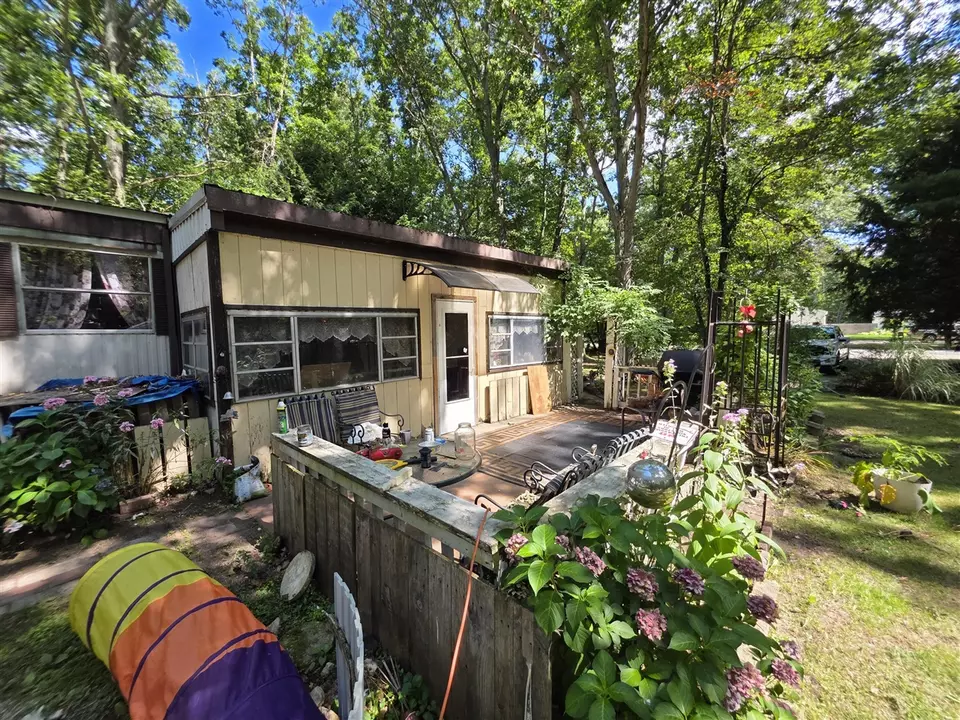 Exterior - 10831 Parkwood, Montague, MI 49437 photo 3 of 7