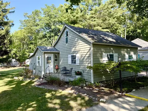 41 N Dover, Pentwater, MI 49449