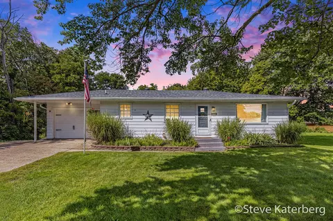 3225 Byron Ctr, Wyoming, MI 49519