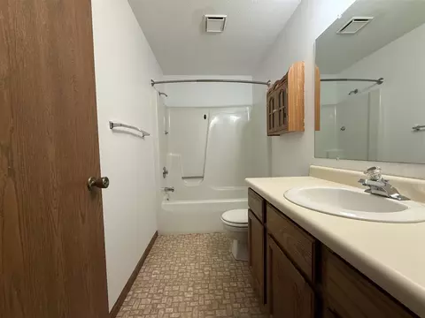412 Bronco, Lansing, MI 48917 photo 32