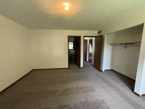 412 Bronco, Lansing, MI 48917 photo 15
