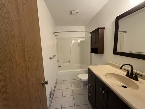 412 Bronco, Lansing, MI 48917 photo 22