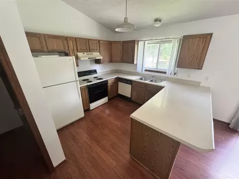 412 Bronco, Lansing, MI 48917 photo 13
