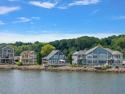 2201 Riverside Pointe, Saint Joseph, MI 49085