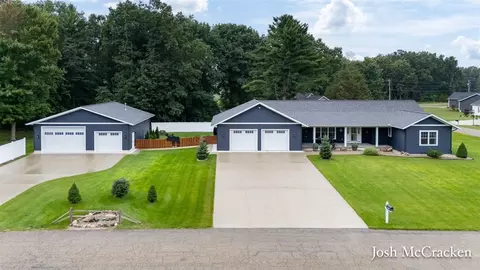 12087 Pine Mdws, Wayland, MI 49348
