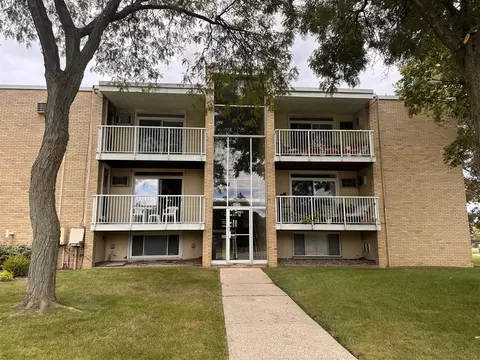 4921 N Crooks #N-10, Royal Oak, MI 48073