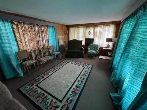 Living - 262 E Southern, Coldwater, MI 49036 photo 2 of 3