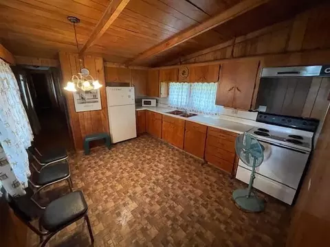 Kitchen - 262 E Southern, Coldwater, MI 49036 photo 4 of 4