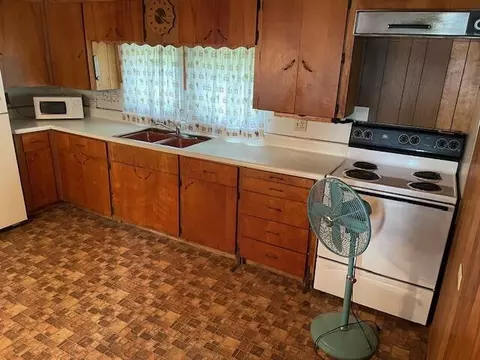 Kitchen - 262 E Southern, Coldwater, MI 49036 photo 3 of 4