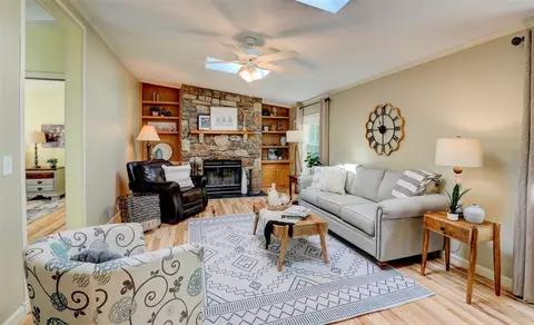 Living - 11560 Lewis, Plainwell, MI 49080 photo 4 of 6